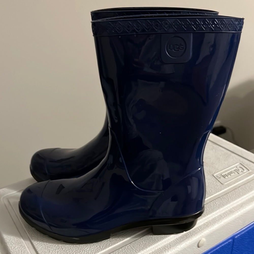 Blue Ugg mid calf rain boots